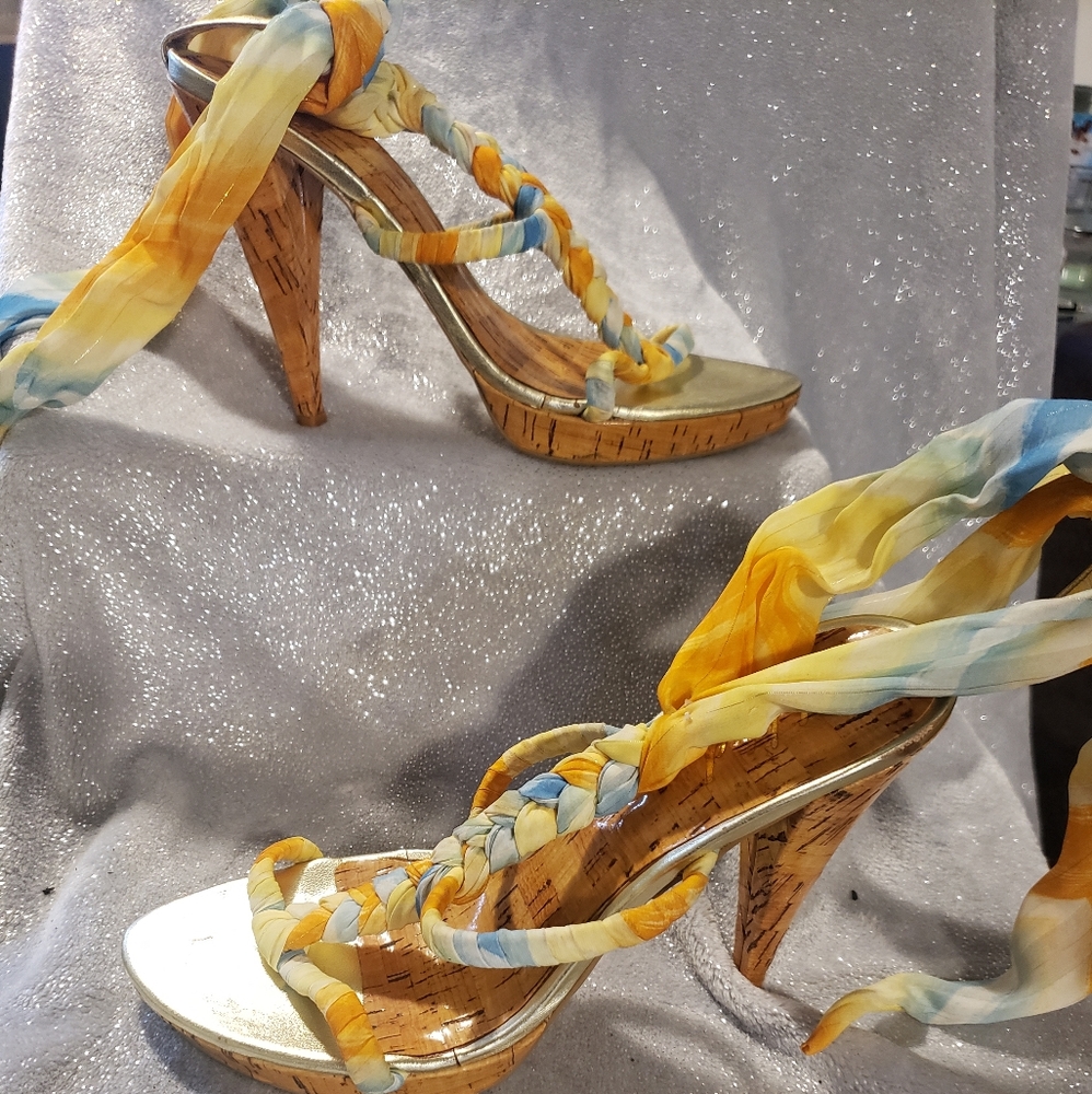 Shoes - Picture 3 of 4